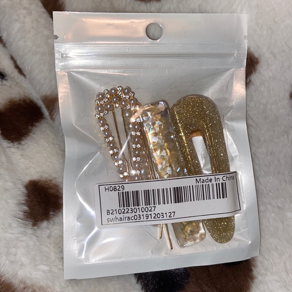 Shein Hair clips (Never Opened)